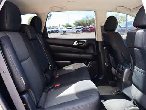Used 2020 Nissan Pathfinder S FWD image 28