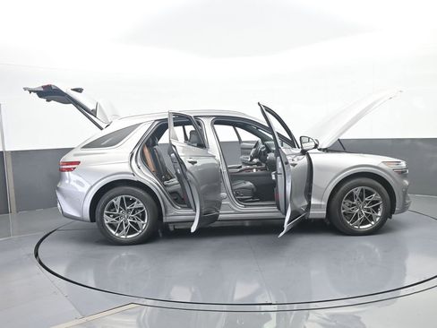 Used 2022 Genesis GV70 2.5T w/ Advanced Package image 82