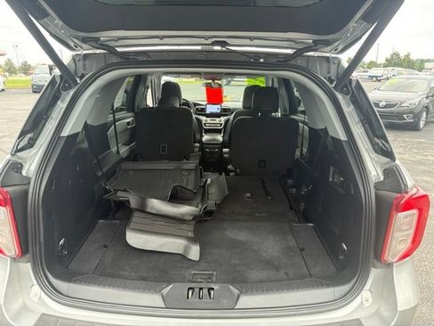 Used 2023 Ford Explorer XLT w/ Equipment Group 202A AWD/4WD image 37