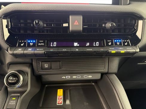 Used 2027 Toyota Land Cruiser AWD/4WD image 36
