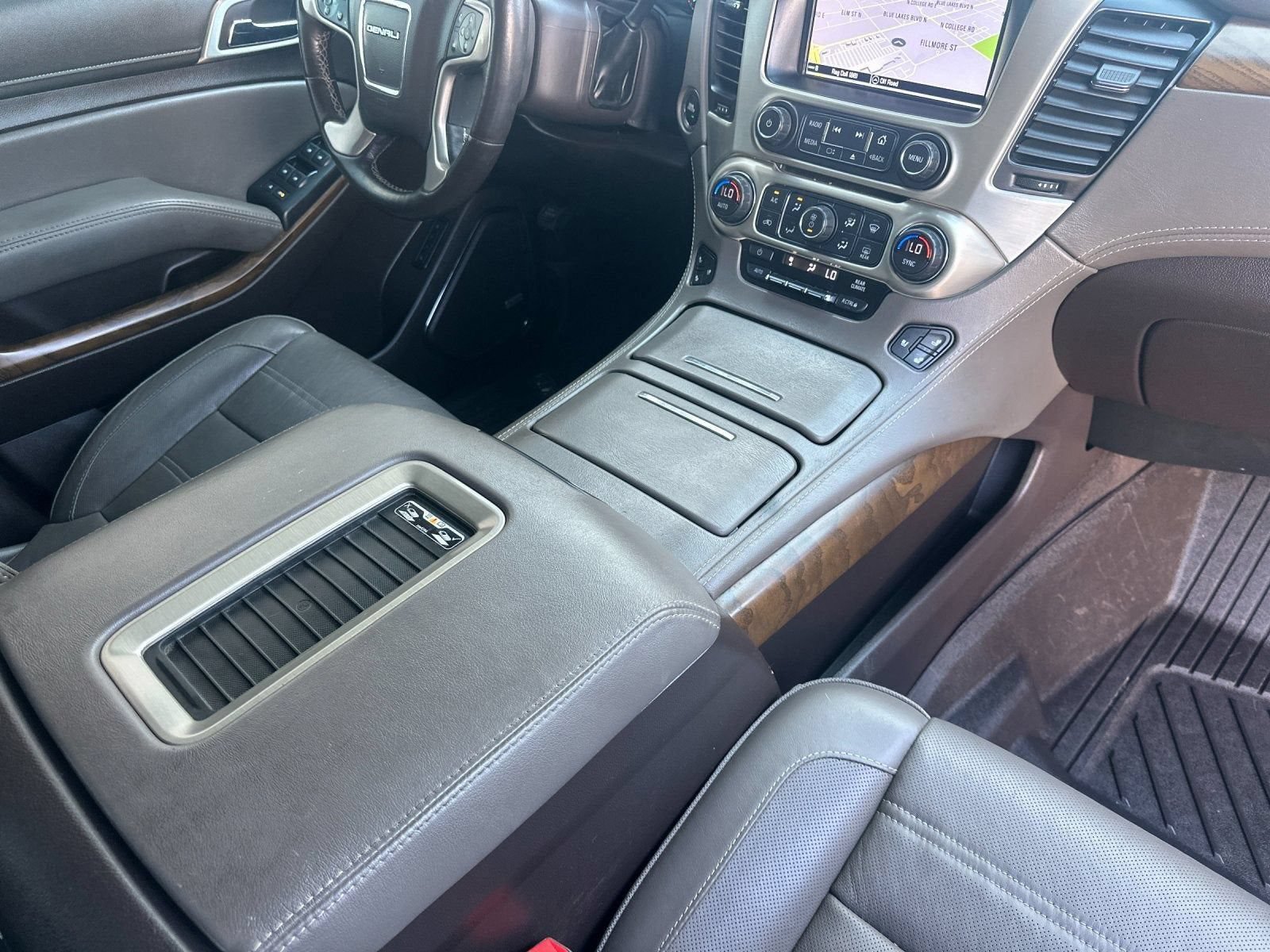 Used 2020 GMC Yukon Denali w/ Denali Ultimate Package AWD/4WD image 21