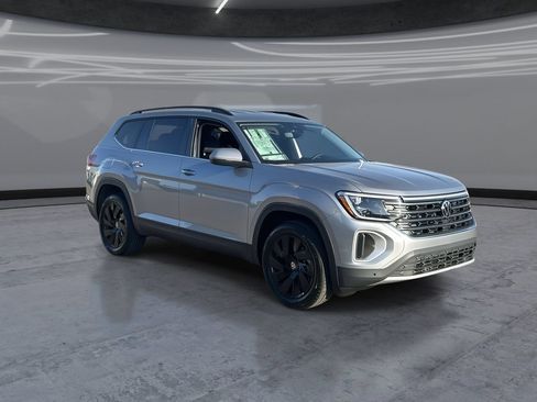 New 2026 Volkswagen Atlas SE FWD image 2