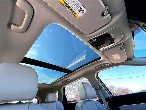 Certified 2025 Kia Sorento EX w/ Panoramic Sunroof Package image 17