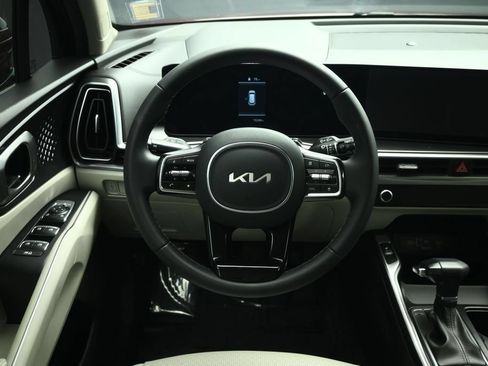Certified 2025 Kia Sorento S FWD image 39
