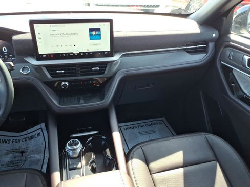 Used 2025 Ford Explorer Platinum w/ Ultimate Package image 15