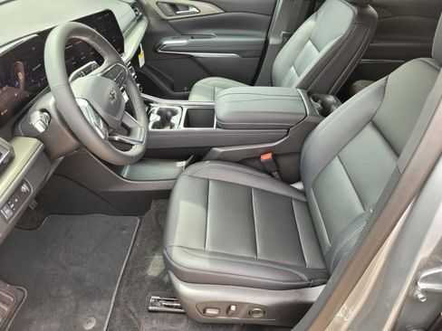 New 2026 Chevrolet Traverse LT w/ Midnight/Sport Edition FWD image 16