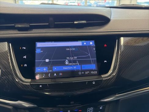 Used 2023 Cadillac XT6 Sport w/ Technology Package image 3