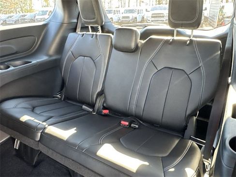New 2026 Chrysler Pacifica Select image 21