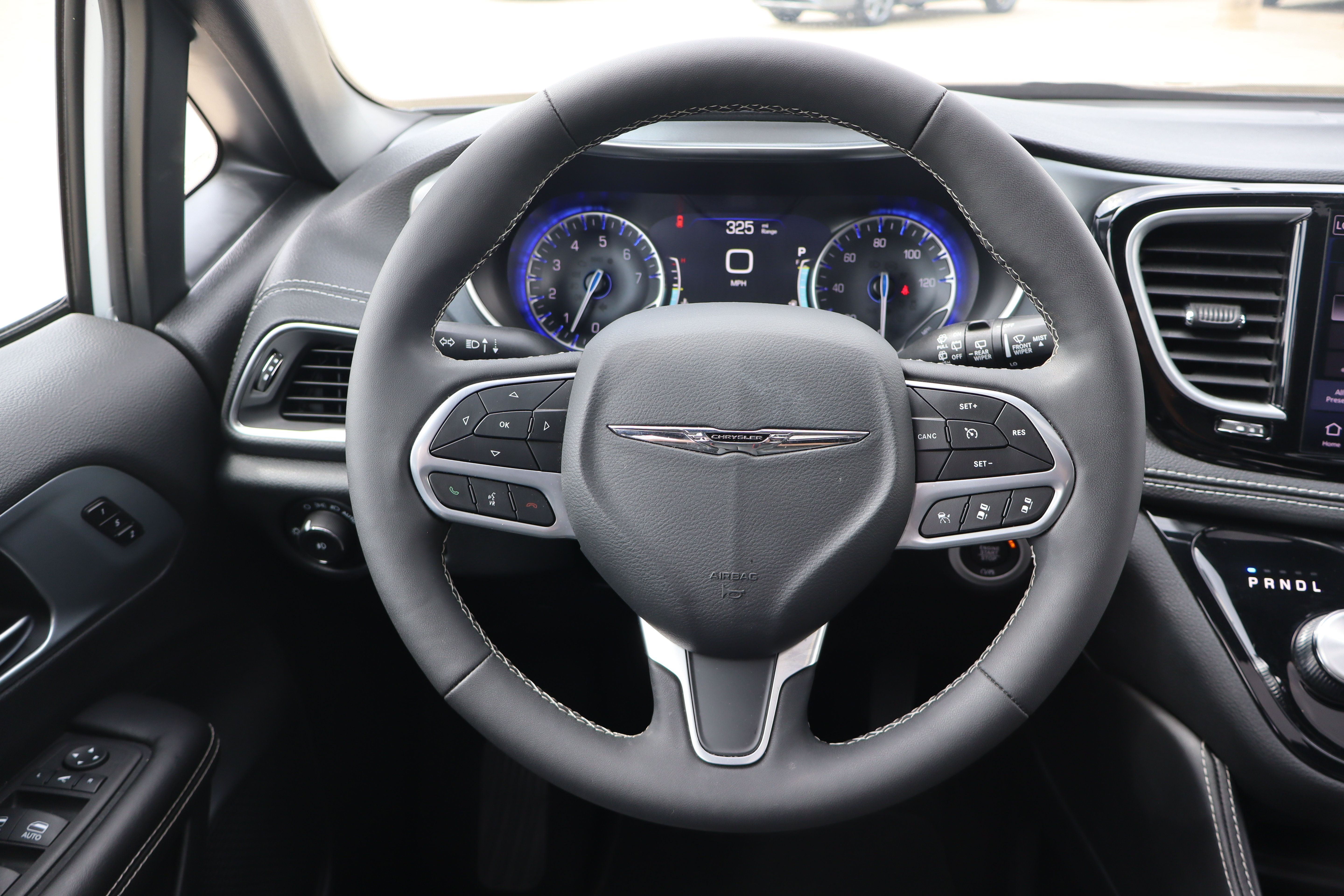 Used 2026 Chrysler Pacifica Limited FWD image 17