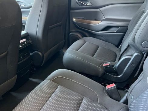 Used 2023 GMC Acadia SLE w/ Driver Convenience Package FWD image 14