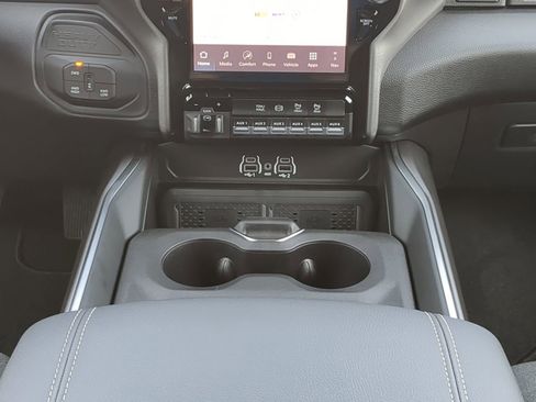 New 2026 RAM 2500 Big Horn AWD/4WD image 17