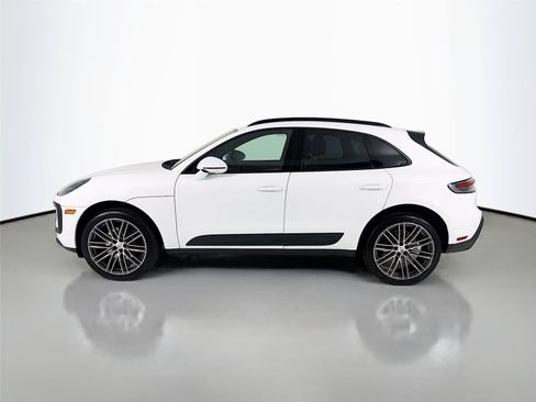 Certified 2026 Porsche Macan AWD/4WD image 2