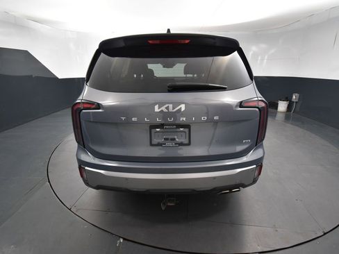 Used 2024 Kia Telluride EX w/ EX Captain's Chair Package image 8