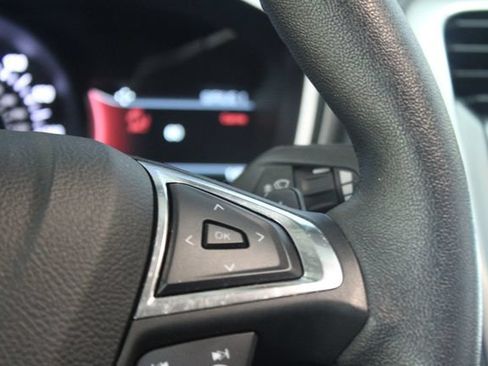Used 2018 Ford Fusion SE w/ Fusion SE Technology Package FWD image 19