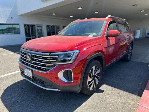 Used 2025 Volkswagen Atlas SEL AWD/4WD image 3