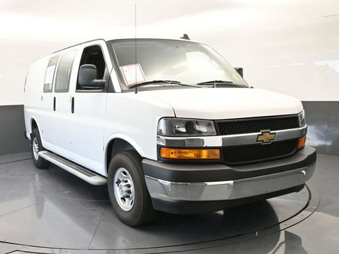 Used 2024 Chevrolet Express 2500 w/ Driver Convenience Package image 9