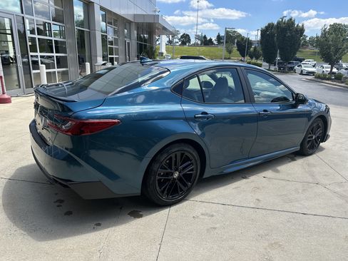 Used 2025 Toyota Camry SE FWD image 6