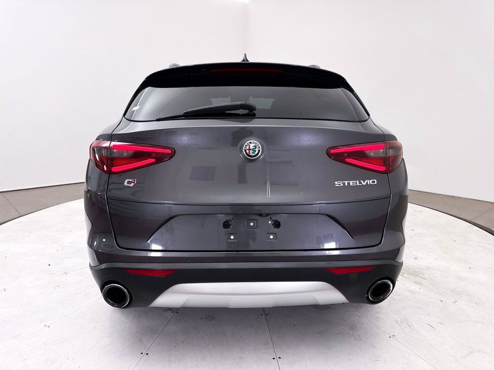 Used 2018 Alfa Romeo Stelvio Sport w/ Quick Order Package 22J Sport AWD/4WD image 16
