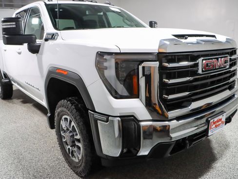 Used 2024 GMC Sierra 2500 SLE image 5