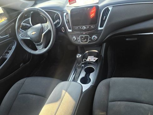 Used 2016 Chevrolet Malibu LT image 18