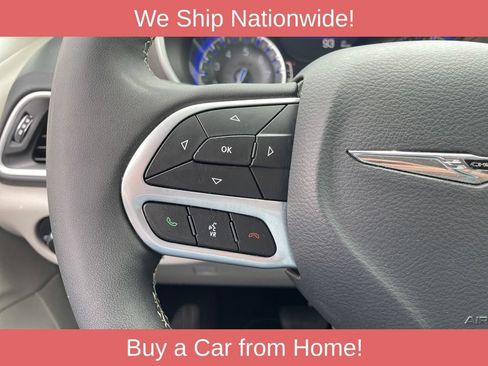 Used 2024 Chrysler Pacifica Touring-L FWD image 34