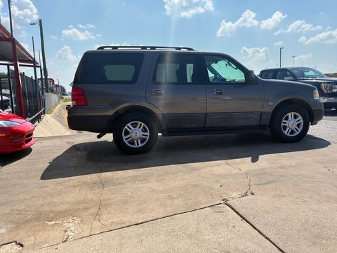 Used 2005 Ford Expedition XLT AWD/4WD image 16