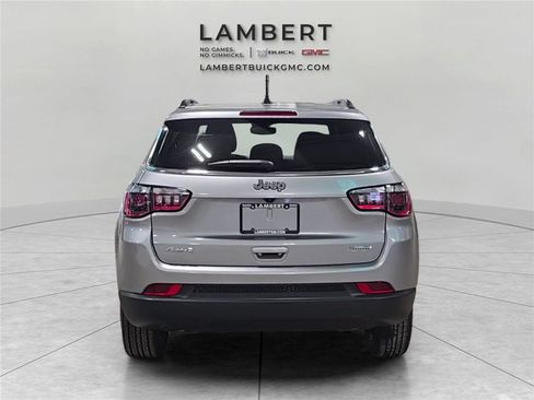 Used 2024 Jeep Compass Latitude image 5