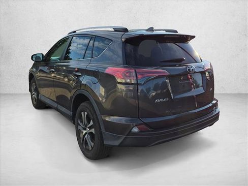 Used 2018 Toyota RAV4 LE FWD image 7