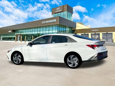 Used 2025 Hyundai Elantra Sport FWD image 4