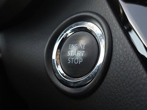 Used 2021 Toyota C-HR Limited FWD image 12