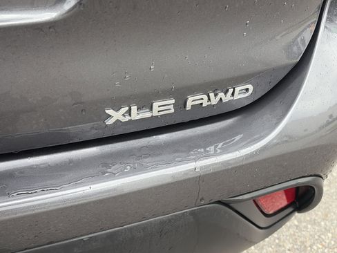 Used 2022 Toyota Highlander XLE image 10