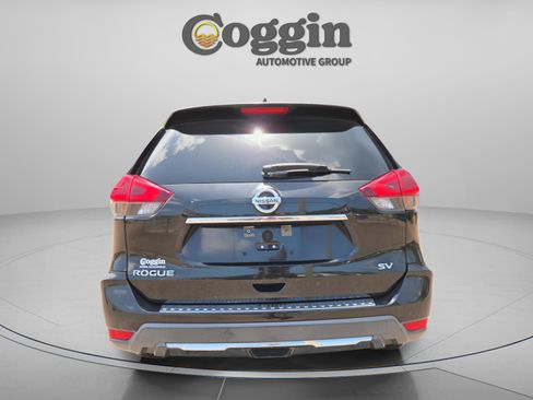 Used 2018 Nissan Rogue SV w/ Premium Package FWD image 4