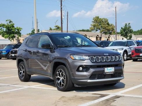 Used 2024 Jeep Compass Limited AWD/4WD image 3
