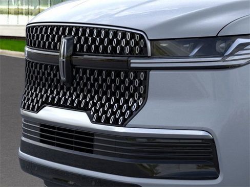 New 2025 Lincoln Navigator Reserve image 17