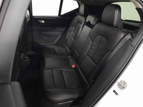 Certified 2023 Volvo XC40 B5 Ultimate w/ Protection Package Premier image 34