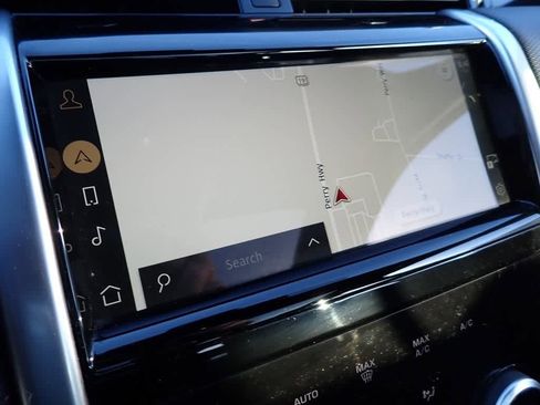 Used 2023 Land Rover Discovery Sport SE R-Dynamic image 10