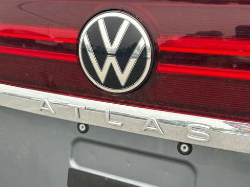Used 2024 Volkswagen Atlas Cross Sport SE AWD/4WD image 17