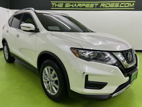 Used 2018 Nissan Rogue SV image 2
