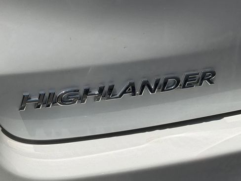 Used 2017 Toyota Highlander XLE FWD image 22