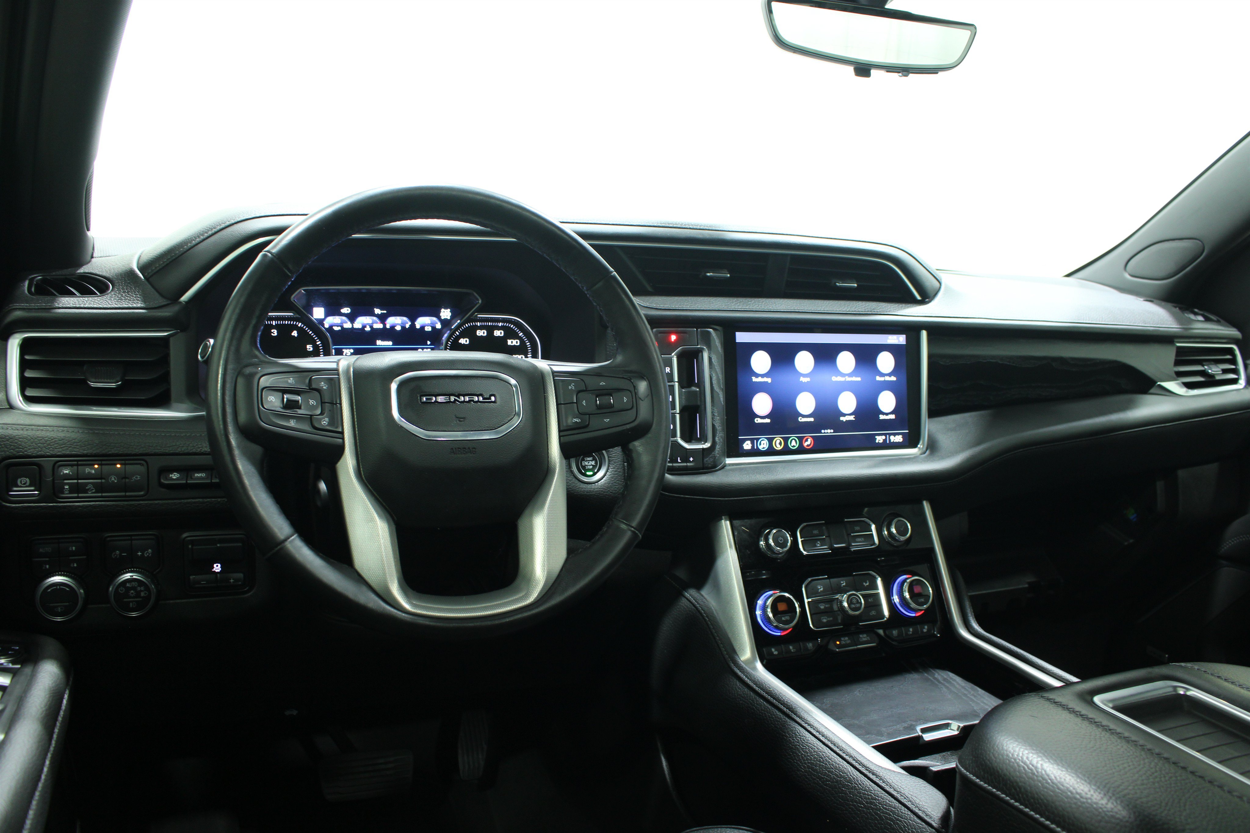 Used 2021 GMC Yukon Denali w/ Denali Ultimate Package AWD/4WD image 2