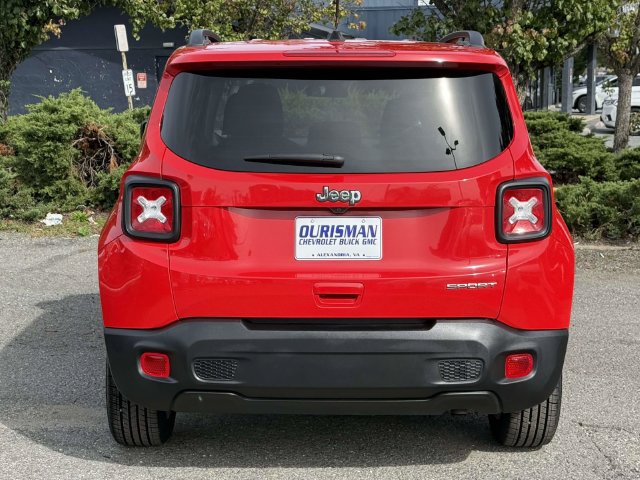 Used 2022 Jeep Renegade Sport w/ Sport Appearance Group FWD image 3