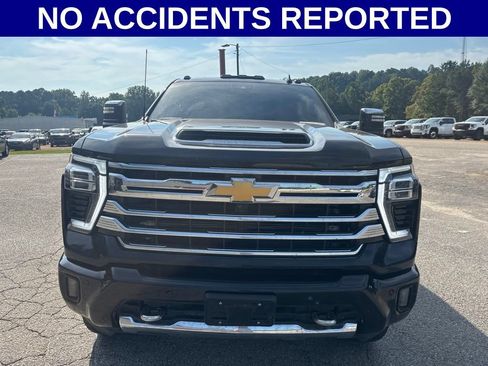 Used 2024 Chevrolet Silverado 2500 High Country w/ High Country Premium Package AWD/4WD image 2