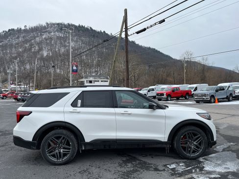 New 2026 Ford Explorer ST image 4