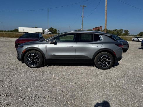 New 2026 Chevrolet Equinox EV LT image 2