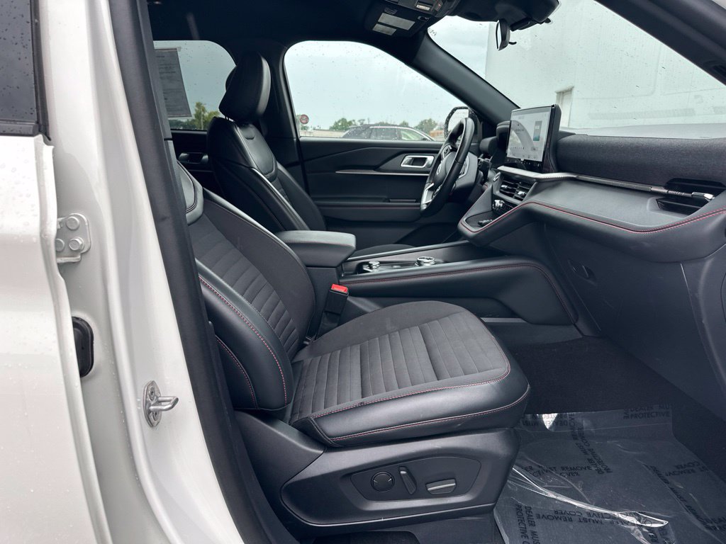Certified 2025 Ford Explorer ST-Line w/ ST-Line Street Pack AWD/4WD image 29