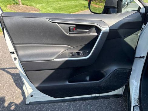 Certified 2022 Toyota RAV4 LE AWD/4WD image 23