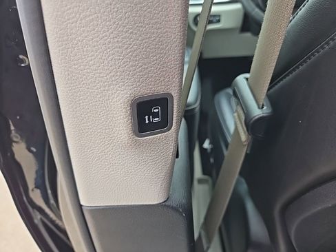 Used 2024 Chrysler Pacifica Touring-L image 82