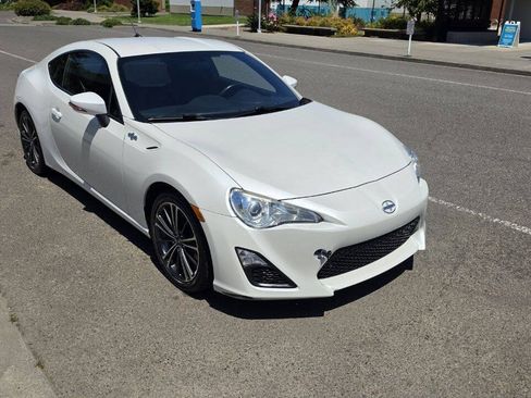 Used 2013 Scion FR-S RWD image 3