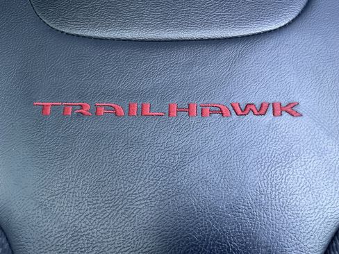 Used 2022 Jeep Compass Trailhawk w/ Trailhawk Convenience Group AWD/4WD image 38