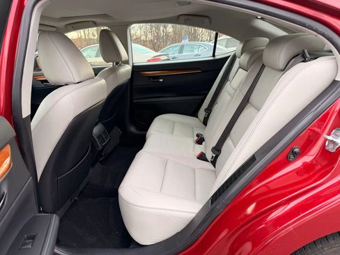 Used 2013 Lexus ES 300h image 21